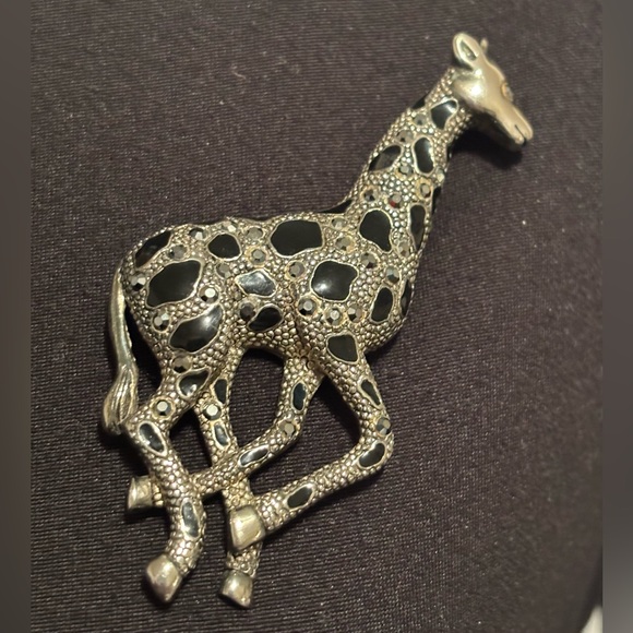 Jewelry - 50% Off - Vintage silver tone  Giraffe Brooch with Black Enamel/Rhinestones.